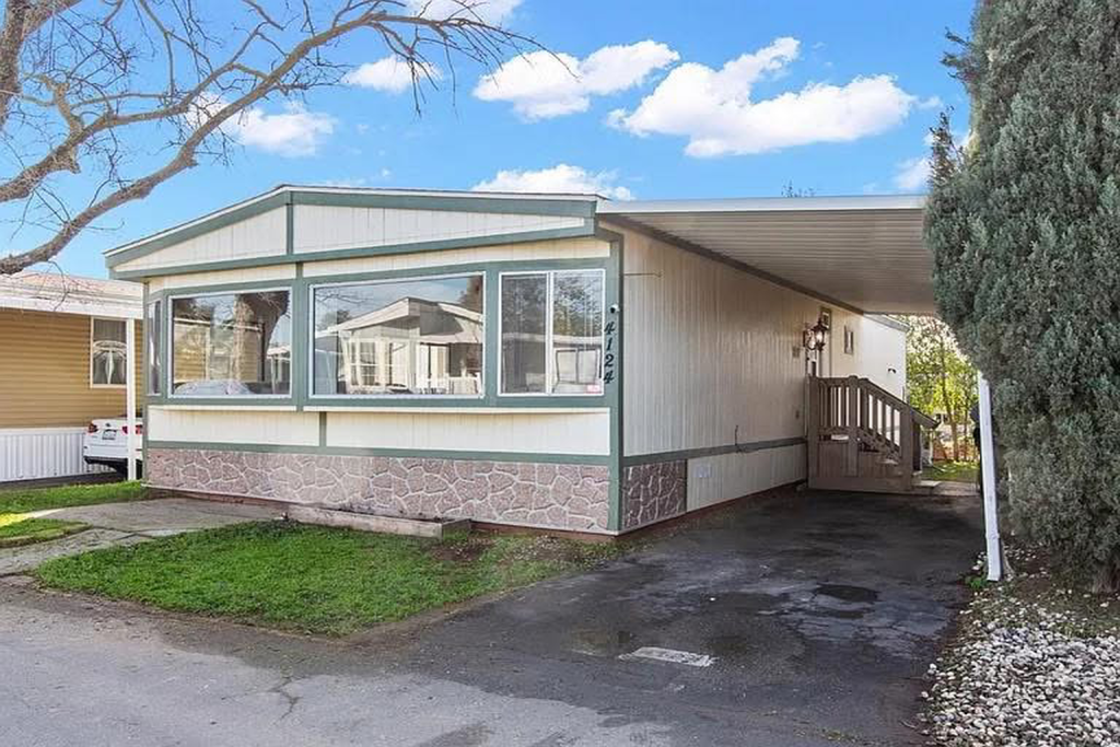 Single-wide manufactured home suitable for selling a house for cash