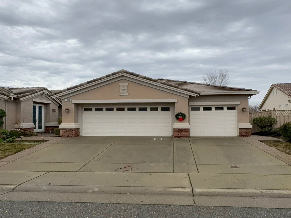 Sacramento single-story home with 2-car garage