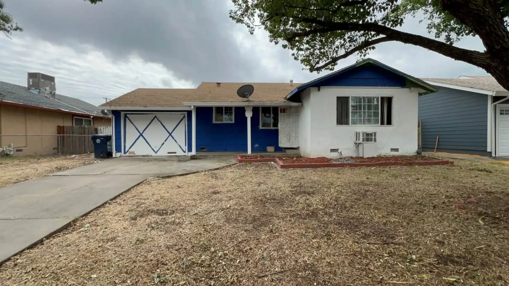 House exterior with driveway and front yard